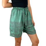 Kurze Sommerhose Ram Nami Grün - leichte Shorts Unisex alternative Hippie Mode für Yoga und Meditation fair gehandelt