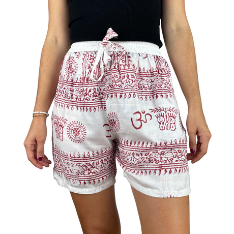 Kurze Sommerhose Ram Nami weiß rot - leichte Shorts Unisex alternative Hippie Mode für Yoga und Meditation fair gehandelt