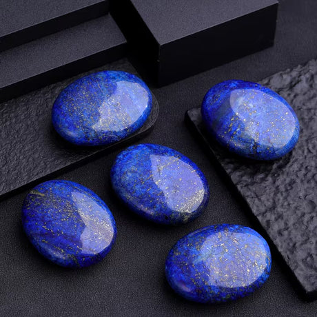 Lapislazuli Handschmeichler, ovaler Heilstein als Taschenstein zur Stärkung von Klarheit und innerer Weisheit
