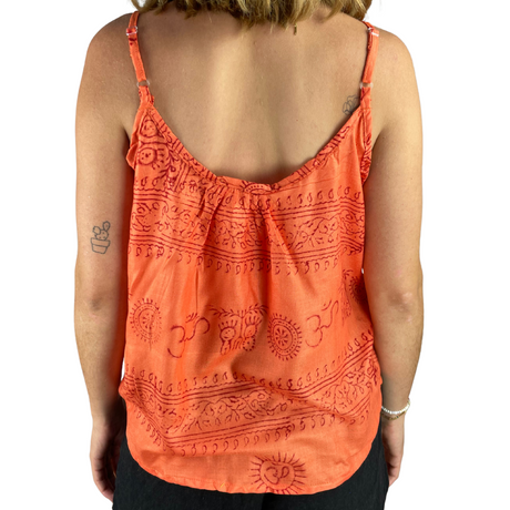 Leichtes Sommertop in Orange mit spirituellem Muster