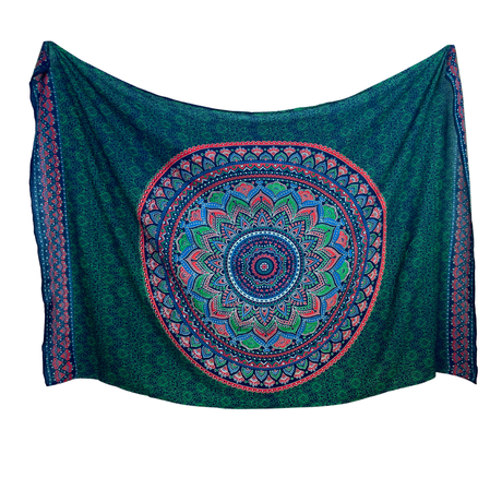 Sarong Ombre Mandala Grün Blau Rot – dünnes Strandtuch aus Viskose im Boho Stil