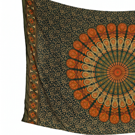 Sarong Pfauenfeder Mandala grün orange – dünnes Strandtuch aus Viskose im Boho Stil
