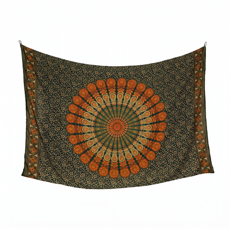 Sarong Pfauenfeder Mandala grün orange – dünnes Strandtuch aus Viskose im Boho Stil