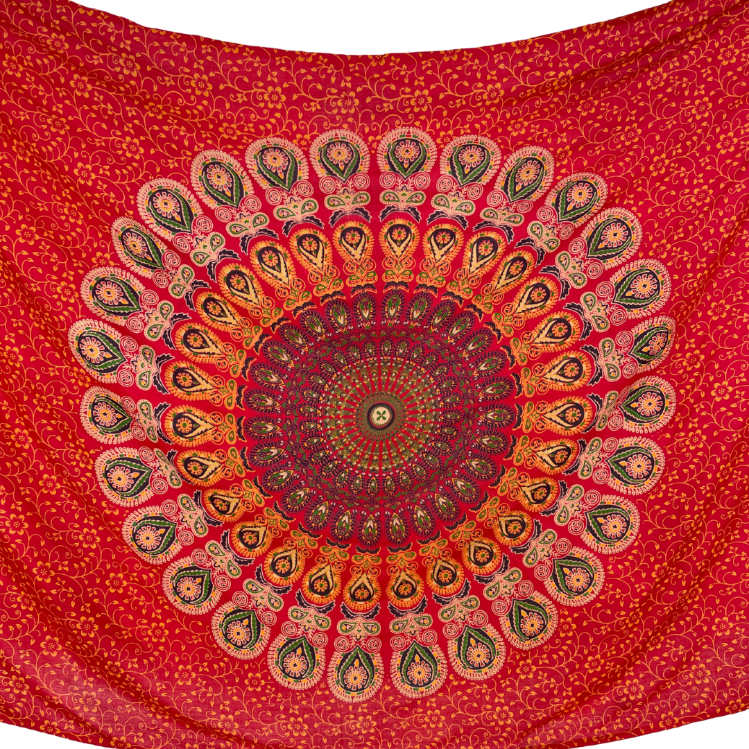 Sarong Pfauenfeder Mandala rot – dünnes Strandtuch für unterwegs