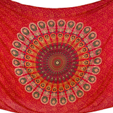 Sarong Pfauenfeder Mandala rot – dünnes Strandtuch für unterwegs