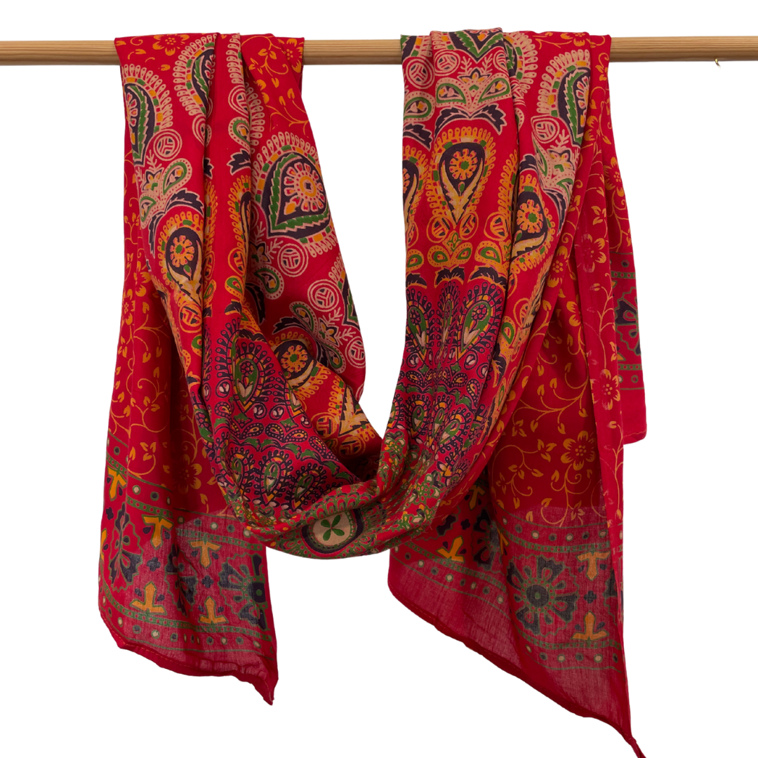 Sarong Pfauenfeder Mandala rot – dünnes Strandtuch für unterwegs