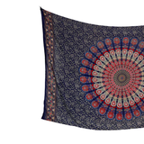 Sarong Pfauenfeder Mandala Blau Rot – leichtes Strandtuch im Boho Stil