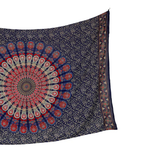 Sarong Pfauenfeder Mandala Blau Rot – leichtes Strandtuch im Boho Stil