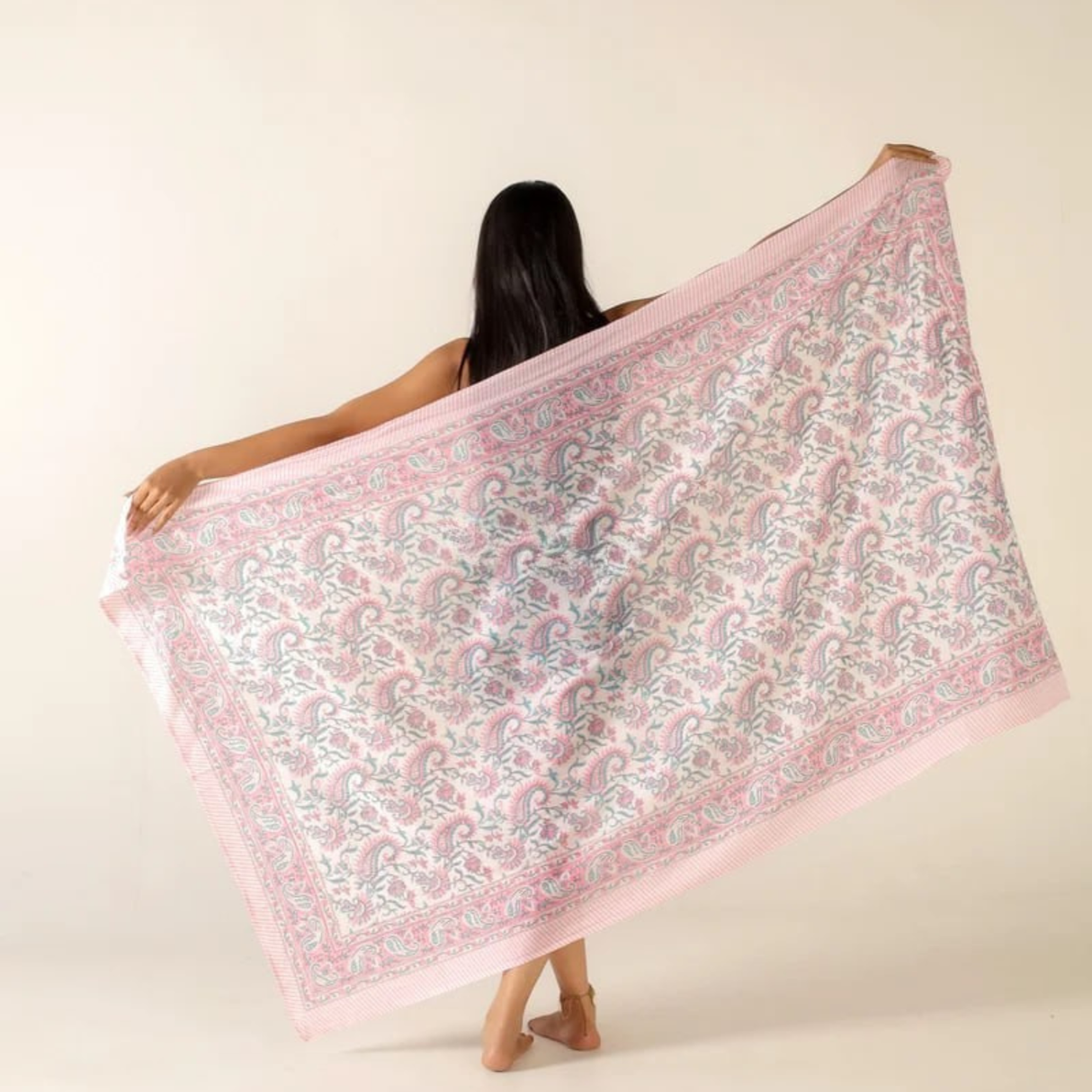 Sarong rosa Paisley Muster – dünnes Strandtuch aus Baumwolle im Boho Stil
