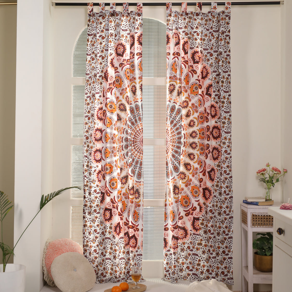 Vorhang Pfauenfeder Mandala in Weiß, Gelb und Braun - Indische Gardine mit floralem Muster