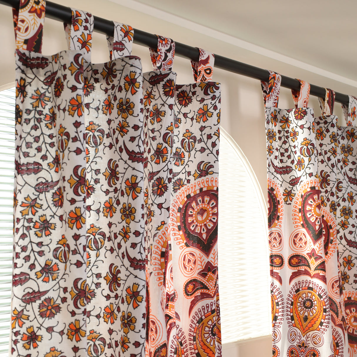 Vorhang Pfauenfeder Mandala in Weiß, Gelb und Braun - Indische Gardine mit floralem Muster