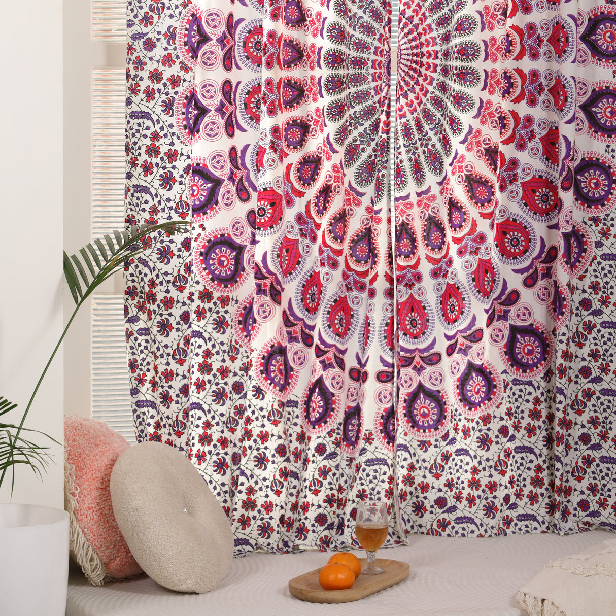 Vorhang Pfauenfeder Mandala in Weiß, Rosa und Lila, indischer Vorhang mit Schlaufen