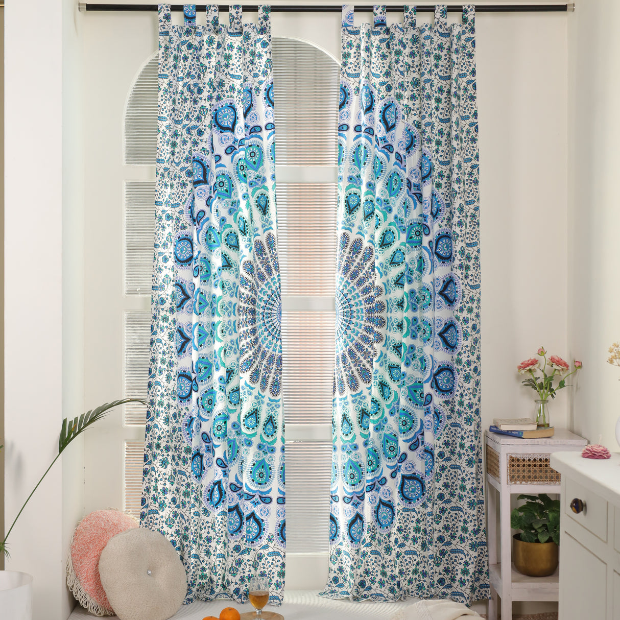 Vorhang Pfauenfeder Mandala weiss blau türkis - Schlaufenvorhang mit Blumen Muster aus Indien