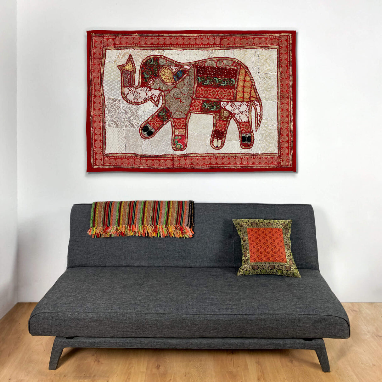 Wandteppich Elefant rot gold - Patchwork Wandbehang aus Indien