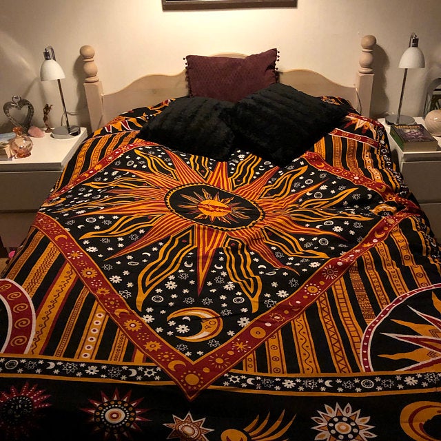 Wandtuch Astro schwarz orange groß als Tagesdecke