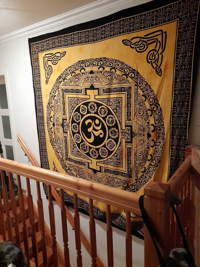 Wandtuch Om Zeichen gelb - indischer Wandteppich von Karmandala