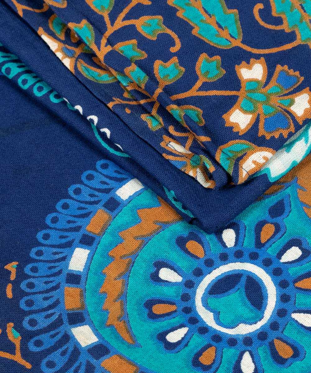 Wandtuch Pfauenfeder Mandala blau türkis - Detail