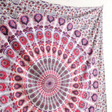 Wandtuch Pfauenfeder Mandala weiß rosa - Indischer Wandbehang mit floralem Muster