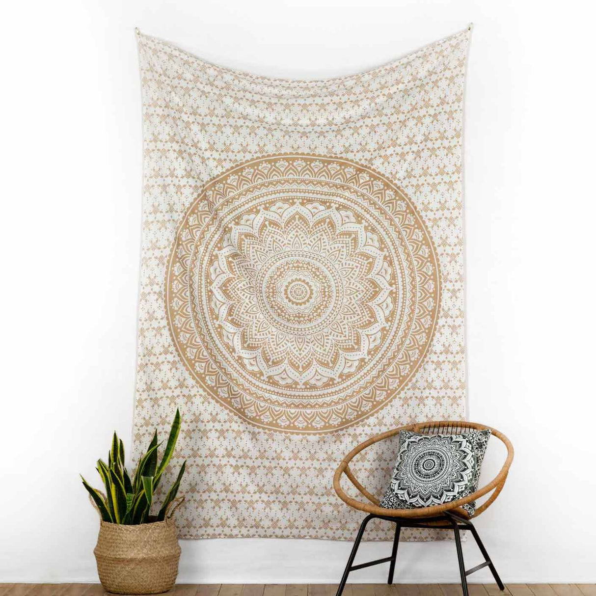 Gold Wandtuch Ombre Mandala weiß