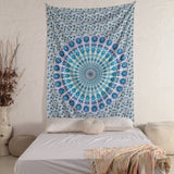 Wandtuch Pfauenfeder Mandala weiß blau, indischer Wandbehang mit floralem Muster