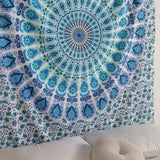Wandtuch Pfauenfeder Mandala weiß blau, indischer Wandbehang mit floralem Muster