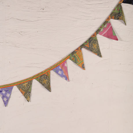 Bunte Boho Girlande mit Fähnchen für ein Zuhause mit Seele