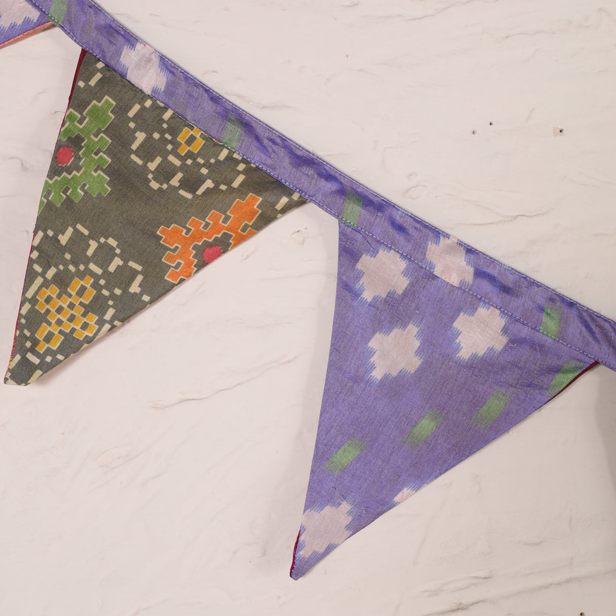 Bunte Boho Girlande mit Fähnchen für ein Zuhause mit Seele