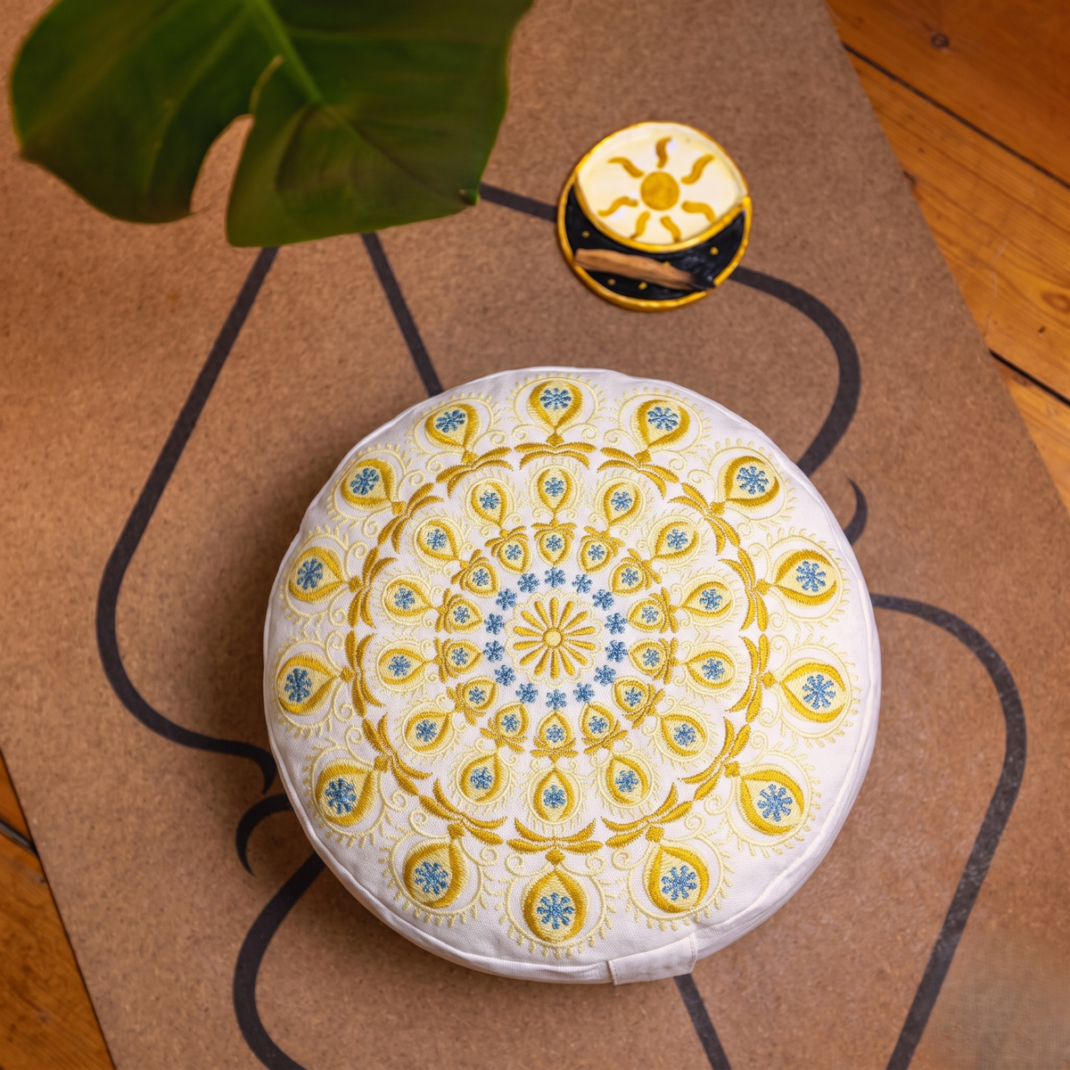 Rundes Yogakissen Mandala Gold