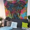 Batik Wandtuch mit Elefant in bunt an der Wand im Wohnzimmer