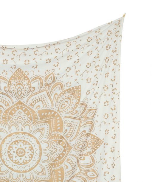 Wandtuch mit goldener Lotusblüte auf Stoff in weiß
