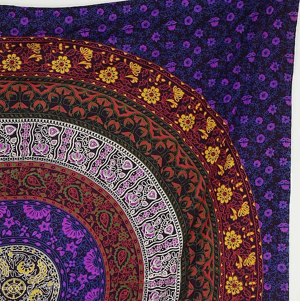Wandtuch buntes Mandala mit Blumen lila - groß ca. 230x210 cm