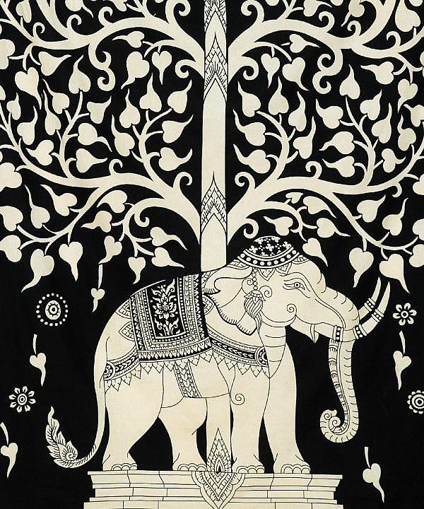 Wandtuch mit Elefant und Lebensbaum in schwarz weiß