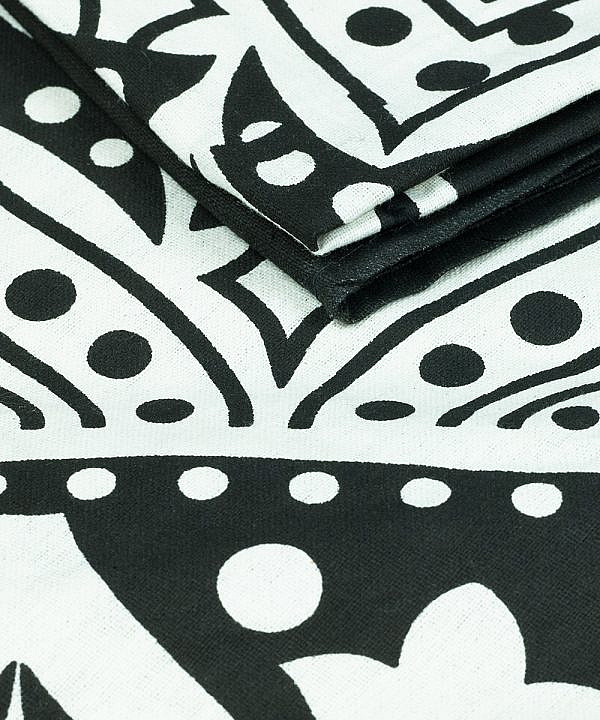 Großes Wandtuch mit Traumfänger in schwarz und weiß Detailaufnahme