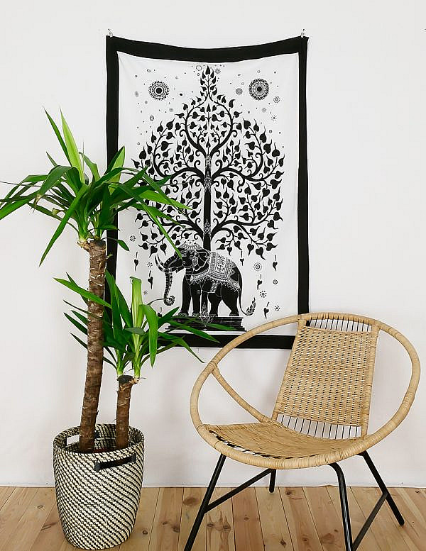 Kleines Wandtuch Elefant und Lebensbaum schwarz weiß