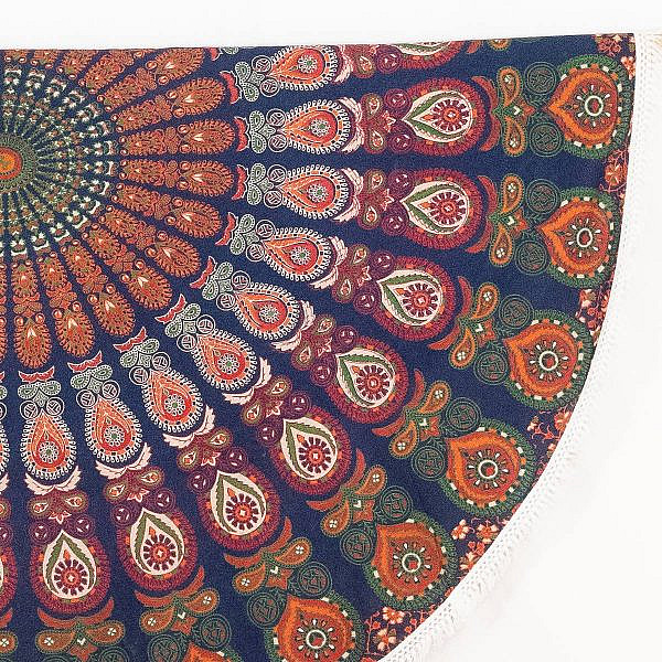 Rundes Mandala Tuch mit Pfauen muster in blau grün orange detail