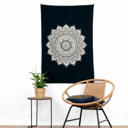 Kleines Wandtuch mit Lotus in schwarz weiß 75x100 cm