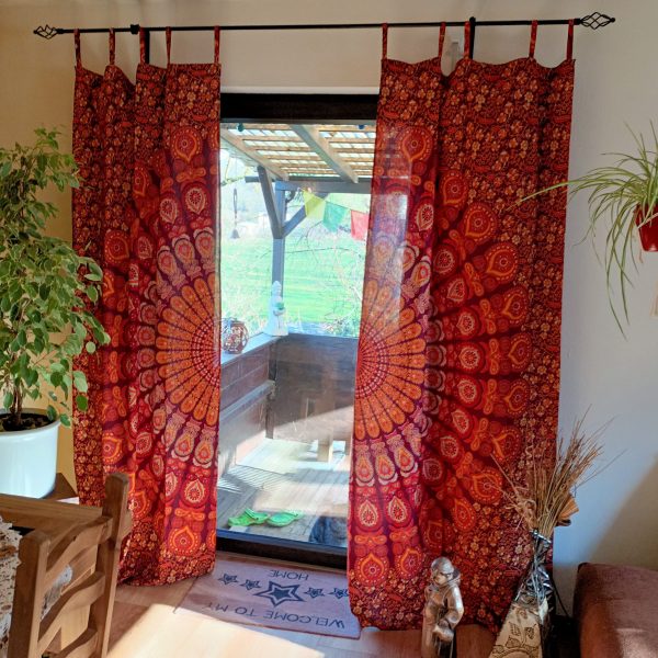 Roter Mandala Vorhang mit Pfau Muster - Indische Gardine mit Schlaufen