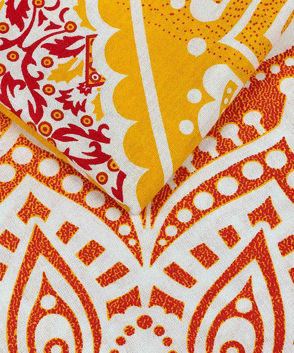 Wandtuch Ombre Mandala rot gelb - medium Nahaufnahme