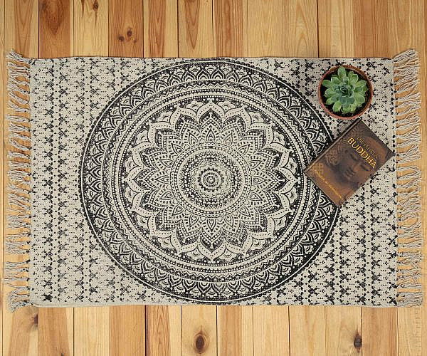 Yoga Teppich mit Ombre Mandala schwarz - klein ca. 60x100 cm
