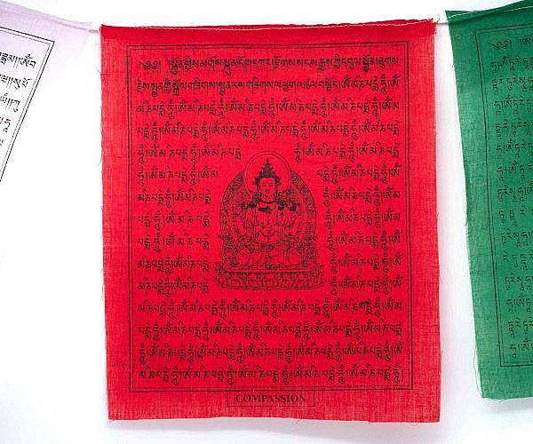 Tibetische Gebetsfahnen weiße Tara - rot