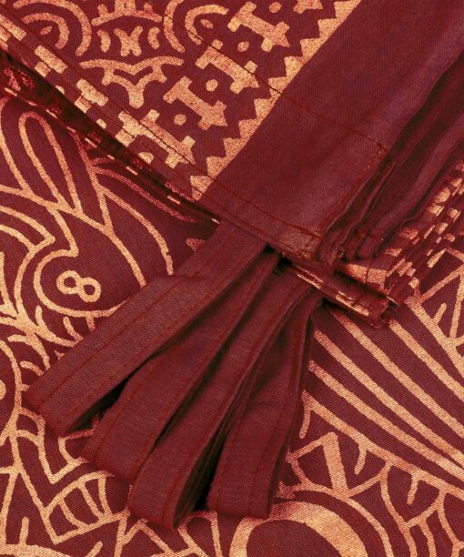 Indischer Vorhang in Gold mit Fatimas Hand in dunkel rot