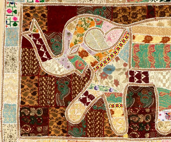 Wandteppich mit Elefant aus Patchwork in weiß rot 100x150 cm