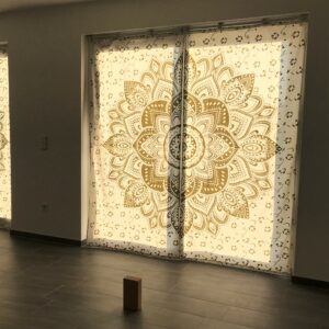 Indischer Vorhang mit Lotus in weiß und gold